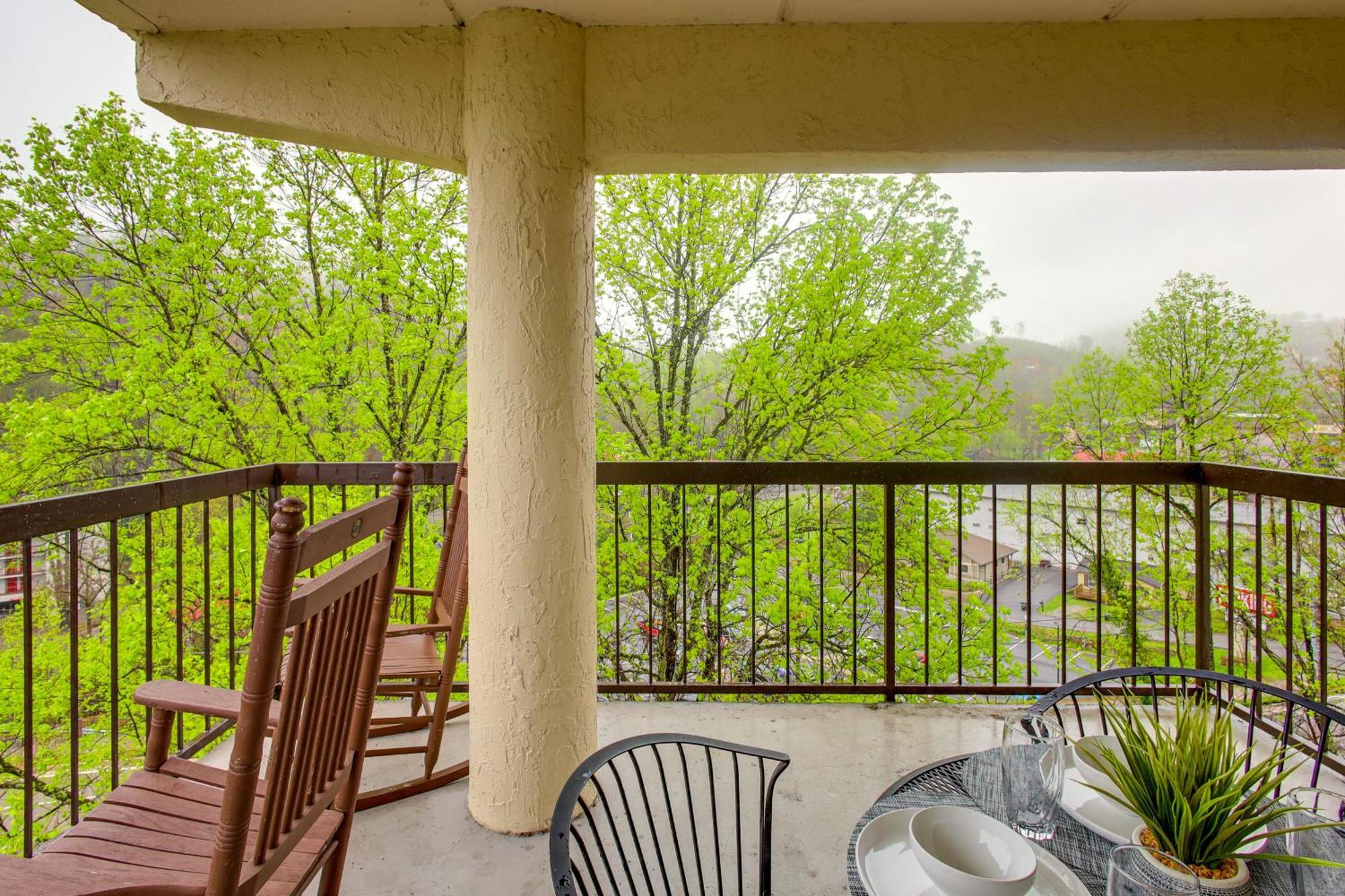 Gatlinburg Condo With Smoky Views Walk To Town! Exterior photo